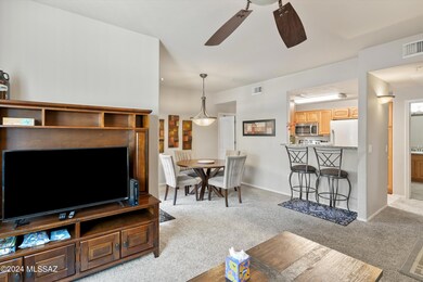 Dining Area-Breakfast Bar