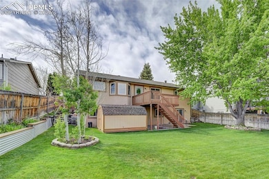 DECK WITH MOUNTAIN VIEWS!