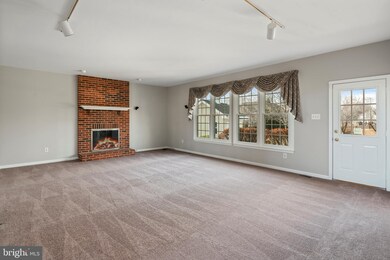 205 Kasi Cir, Warminster, PA 18974 - photo 5