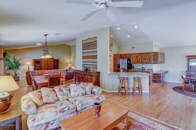 Great Rm to Kitchen & Breakfast Nook