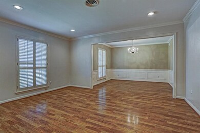 10022 Wickersham Ln, Houston, TX 77042 - photo 2