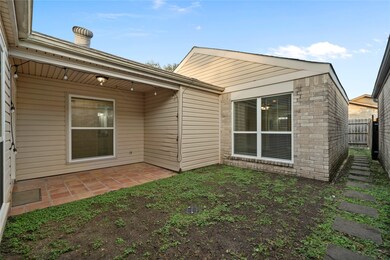 12143 Stone West Dr, Houston, TX 77035 - photo 5