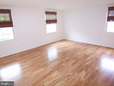 12845 Point Pleasant Dr, Fairfax, VA 22033 - photo 4