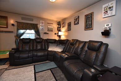 8 Clyde St, West Warwick, RI 02893 - photo 4