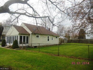 658 Pasadena Ave, Sheffield Lake, OH 44054 - photo 2