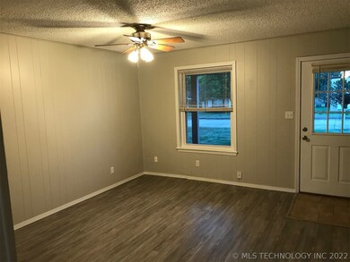 714 Mcclellan Ave, Claremore, OK 74017 - photo 4