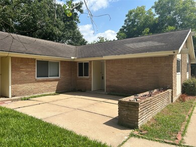 206 Sunnyview Ave unit B, Friendswood, TX 77546 - photo 2