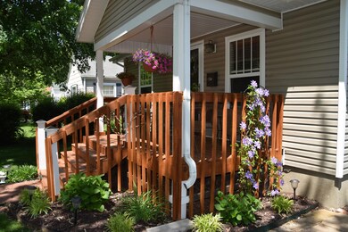 1505 E University - Flowers: Deck 3