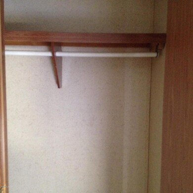 BEDROOM MIDDLE CLOSET N 8 16