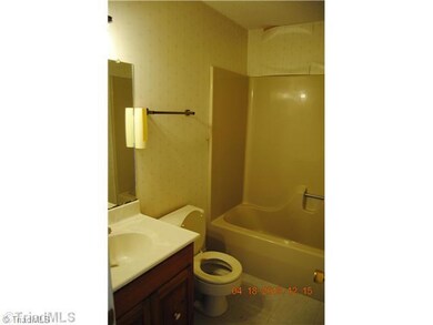 421 Windsor Ln, Statesville, NC 28677 - photo 5