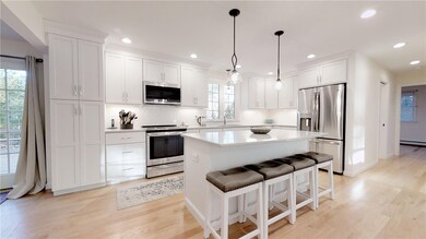 91 Whippoorwill Dr, Wakefield, RI 02879 - photo 3