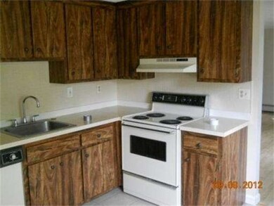 175 Willard St unit 4, Lowell, MA 01850 - photo 2