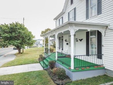 342 E Queen St, Strasburg, VA 22657 - photo 4