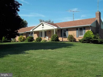 911 Pine Grove Rd unit 11, Hanover, PA 17331 - photo 2