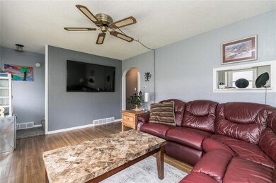 2331 18th St SW, Cedar Rapids, IA 52404 - photo 3