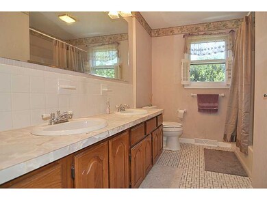 35 Joy Ln, Narragansett, RI 02882 - photo 2