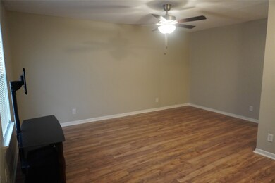107 E Willowick Ave unit 11, Friendswood, TX 77546 - photo 3