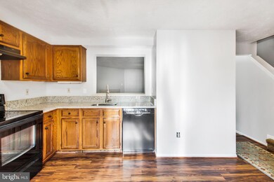 2546 Log Mill Ct, Crofton, MD 21114 - photo 3