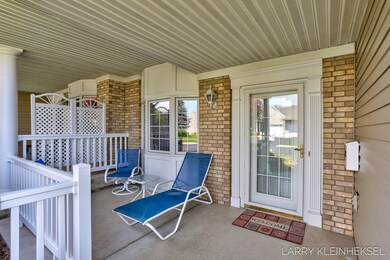 4-web-or-mls-1092 Fountain View Cir, Hol