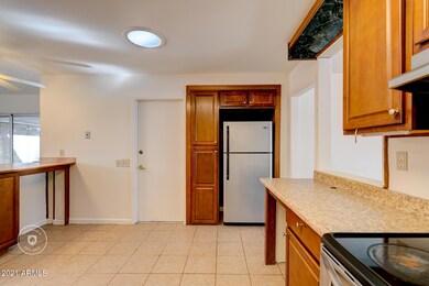 17806 N Lindgren Ave, Sun City, AZ 85373 - photo 6