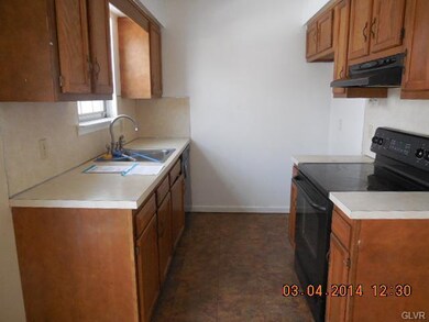 505 Old Forge Dr, Bath, PA 18014 - photo 4