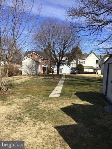 338 W High St, Womelsdorf, PA 19567 - photo 4