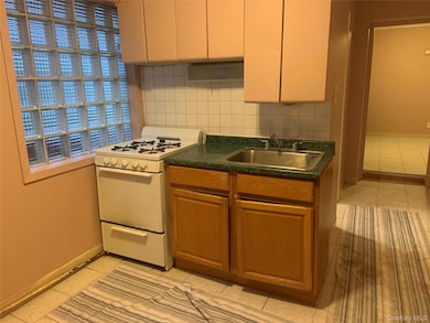 761 Donlon Ave, West Hempstead, NY 11552 - photo 4