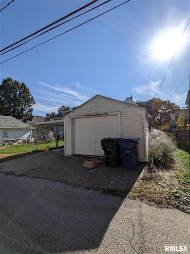 1002 E High St, Davenport, IA 52803 - photo 5