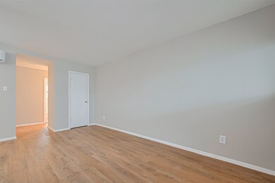 1802 Fairview Ave unit 6, Houston, TX 77006 - photo 6