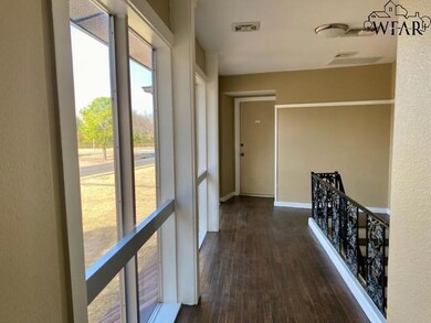 3701 Southmoor Ln unit . 9 E, Wichita Falls, TX 76302 - photo 2