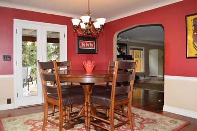 Formal Dining w. French Doors