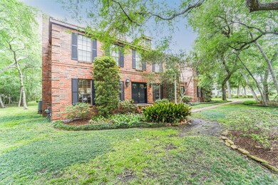 2002 Pine Dr, Friendswood, TX 77546 - photo 2