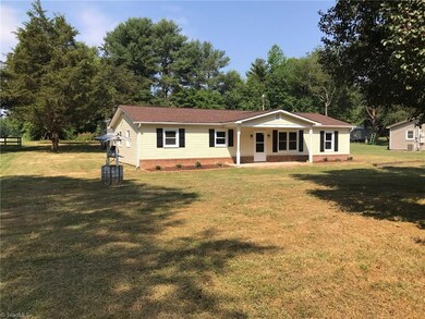 718 Foxfire Rd, Asheboro, NC 27205 - photo 2