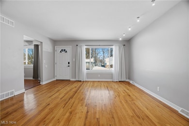 3255 Woodlawn Dr, Cleveland, OH 44134 - photo 4