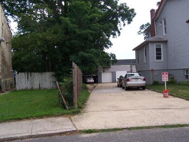 OVERSIZE DRIVEWAY W/GARAGE