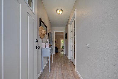 1902 Tracy Lynn Ln, Alvin, TX 77511 - photo 6