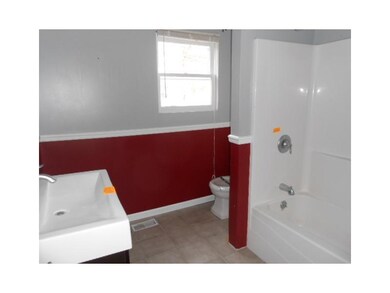 621 Harrison St, Covington, IN 47932 - photo 7