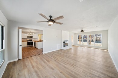 705 SE 14th St, Pryor, OK 74361 - photo 6