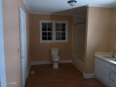 BATHROOM 2