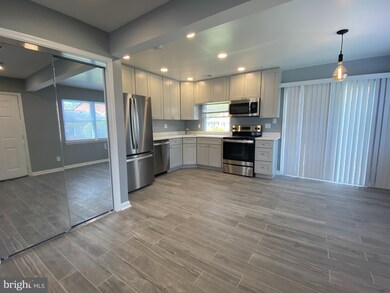 9669 Hagel Cir, Lorton, VA 22079 - photo 4