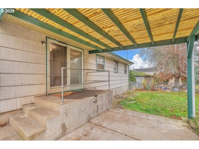 1550 SE 4th St, Gresham, OR 97080 - photo 4