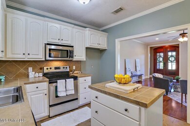 13-563 Oak Park Cir