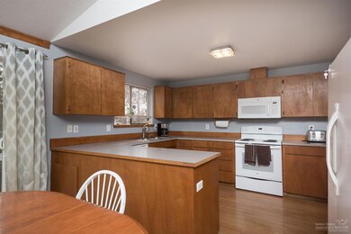 1614 NE Cackler Ln, Bend, OR 97701 - photo 5