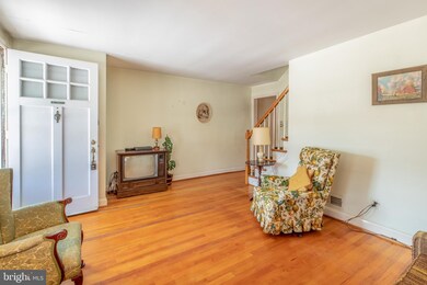 572 Lucia Ave, Baltimore, MD 21229 - photo 3