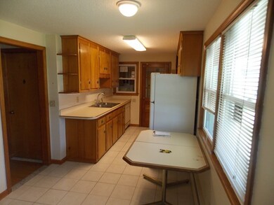 146 Laconia St, Ludlow, MA 01056 - photo 3