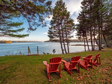 FallsPointChairsOverlookingBeach