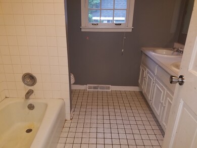 5N116 Oak Ct, Saint Charles, IL 60175 - photo 5