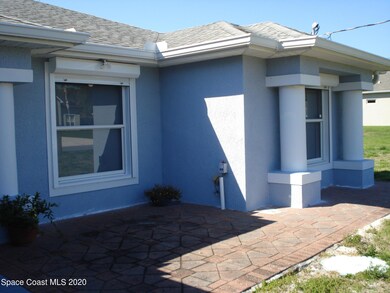 Front Tiled Sitting Area