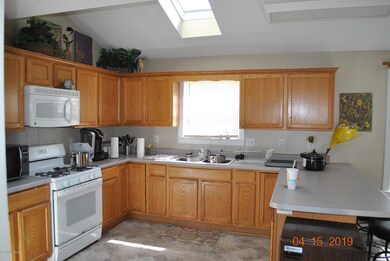 318 Iverleigh Ln, Jacksonville, NC 28540 - photo 6