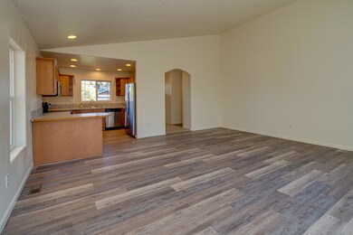 2944 SW Peridot Ave, Redmond, OR 97756 - photo 6